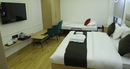 hotel welcome palace near McDonald's & new delhi railway station & connaught pla