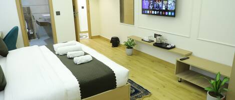 Iron/ironing board, internet, bed sheets