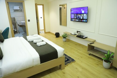 hotel welcome palace near McDonald's & new delhi railway station & connaught pla