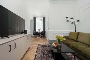TV - Comfortable Apartment | Close to Wroclaw's Attractions (Wrocław)
