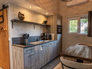 Kühlschrank, Mikrowelle, Ofen, Geschirrspüler