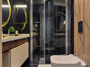 Shower, hair dryer, towels, soap - Qoople Excellence A-22 Cozy 1-bedroom apartment in fabulous Alanya (Alanya)