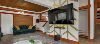 Main House - Spacious Modern Retreat w/Wood Accents - Sleeps 12