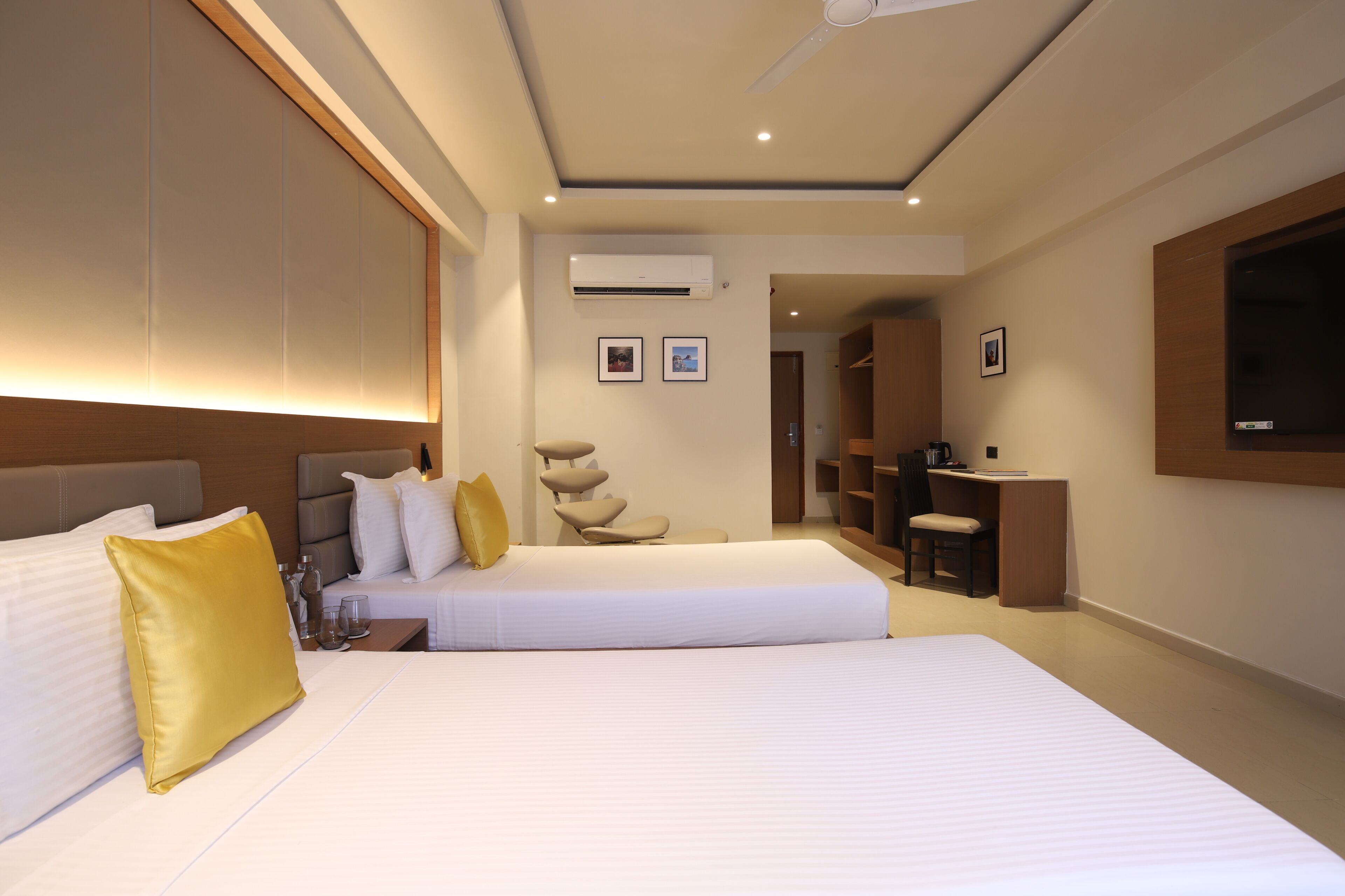 Minibar, in-room safe, desk, iron/ironing board
