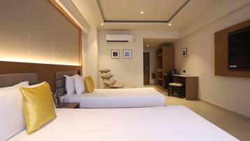Minibar, in-room safe, desk, iron/ironing board