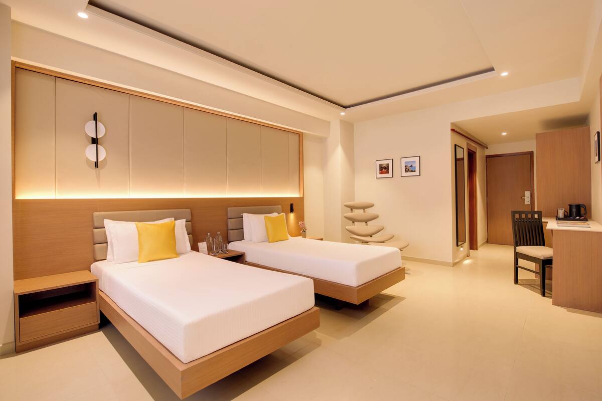 ห้องดีลักซ์ทวิน | มินิบาร์, ตู้นิรภัยในห้องพัก, โต๊ะทำงาน, เตารีด/โต๊ะรีดผ้า