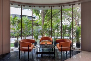 Lobby sitting area - Regenta Place CG Road (Ahmedabad)