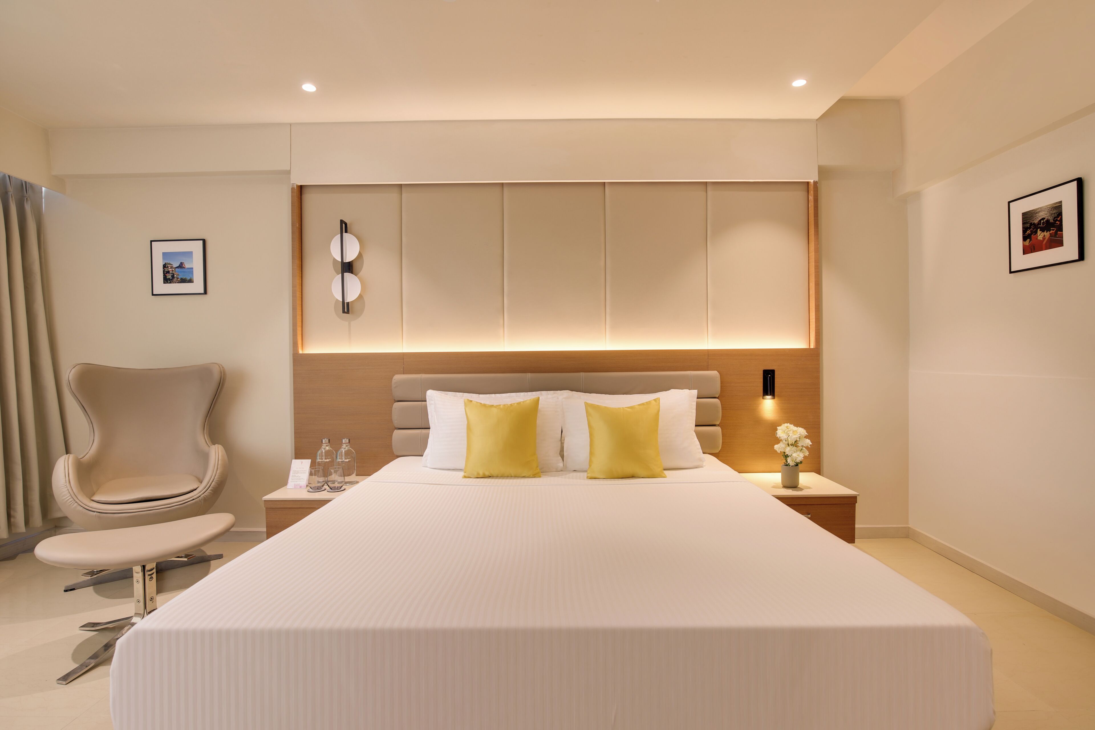 Executive Double Room | Minibar, in-room safe, desk, iron/ironing board