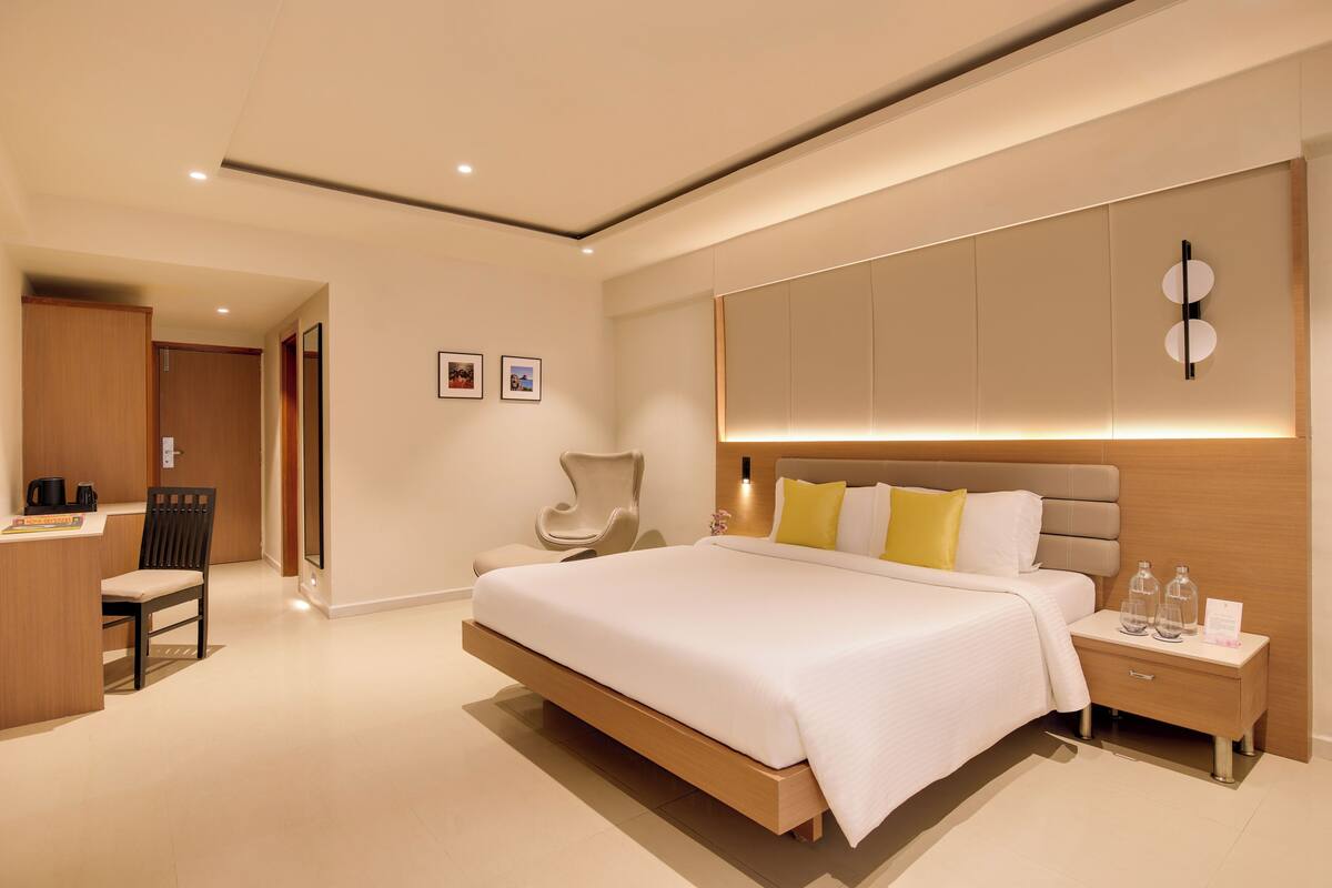 Deluxe King City View  | มินิบาร์, ตู้นิรภัยในห้องพัก, โต๊ะทำงาน, เตารีด/โต๊ะรีดผ้า