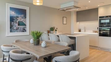 Bay View 3 Bed Apt, Moments to Beach, Sleeps 6 | Dining