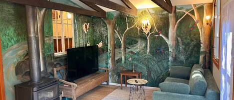 TV, fireplace