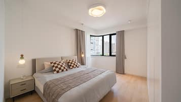3 bedrooms, iron/ironing board, WiFi, bed sheets