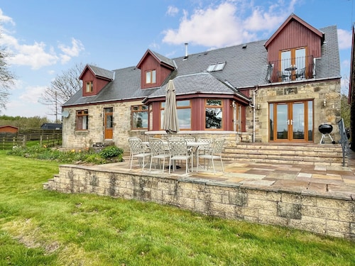 4 bedroom accommodation in Harthill
