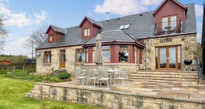 4 bedroom accommodation in Harthill