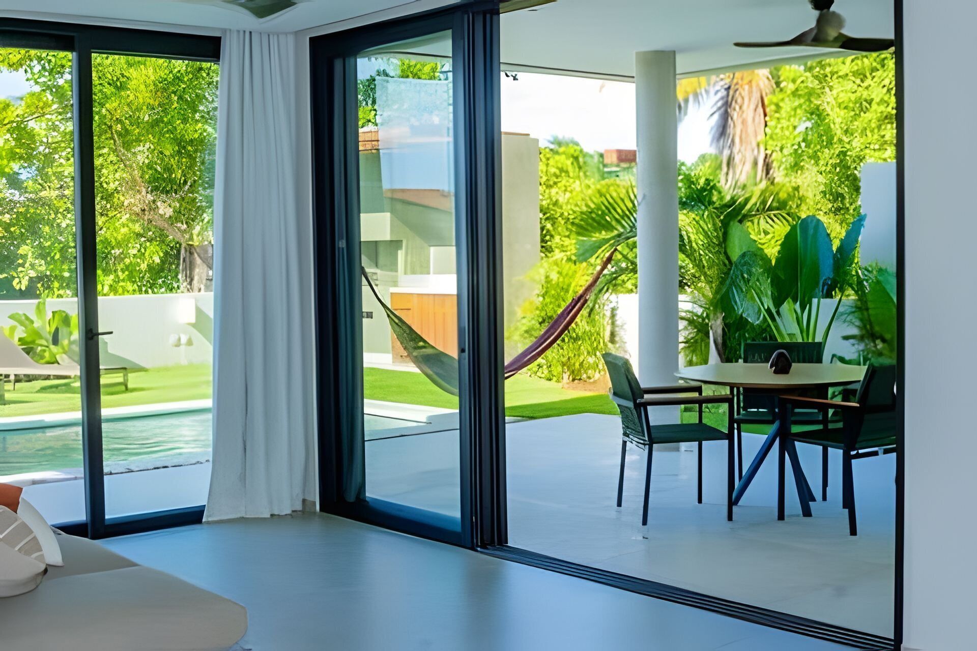 Appartement luxueux | Aire de séjour | Téléviseur ACL de 43 po avec télévision numérique