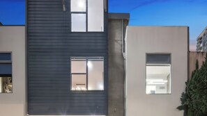 Exterior - 3-bedroom townhome in perfect San Diego with AC (San Diego)