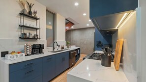 Private kitchen - 3-bedroom townhome in perfect San Diego with AC (San Diego)