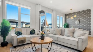Living area - * Calgary Gem | Stylish Home w/ Patio | AC * (Calgary)