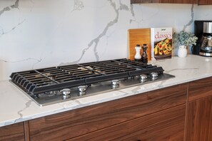 Private kitchen - * Calgary Gem | Stylish Home w/ Patio | AC * (Calgary)