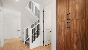 Interior - * Calgary Gem | Stylish Home w/ Patio | AC * (Calgary)