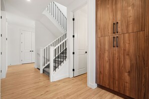 Interior - * Calgary Gem | Stylish Home w/ Patio | AC * (Calgary)