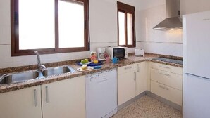 Fridge, microwave, oven, dishwasher - Villa Ambar - Plus by Interhome (Calpe/Calp)