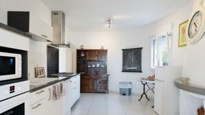 Refrigerador, microondas, horno, lavavajillas
