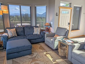 TV, offices - Surf Eyrie (Port Angeles)