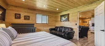 Cozy Pine Getaway: Escape to a serene 1‑bedroom retreat