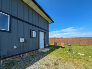 Exterior - Cozy Pine Getaway: Escape to a serene 1‑bedroom retreat (Sequim)