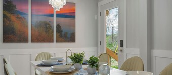 Spacious Modern Entire Main House & Suite - Sleeps 16