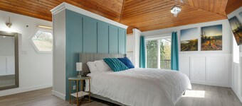 Spacious Modern Entire Main House & Suite - Sleeps 16