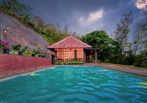 9 piscinas externas
