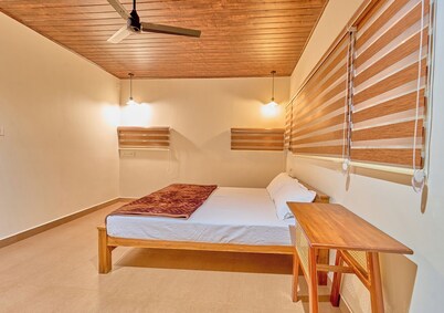 위스퍼링 힐스 아탑파디, VOYE HOMES