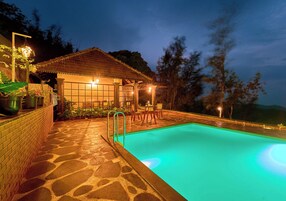 9 piscinas externas