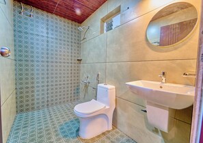 Deluxe Room | Bathroom