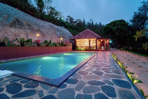 9 outdoor pools