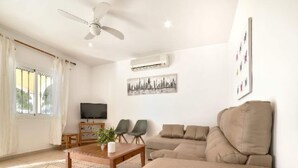TV - Villa Jesica - PlusHolidays by Interhome (Calpe/Calp)