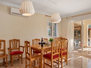 Dining - Villa Mila 10 - PlusHolidays by Interhome (Calpe/Calp)