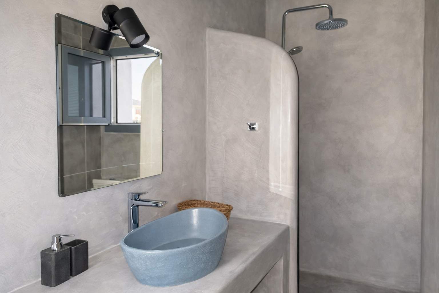 Shower, hair dryer, towels, shampoo