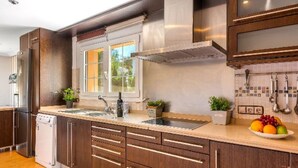 Private kitchen - Villa Dorada - Plusholidays by Interhome (Calpe/Calp)