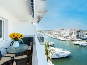 Outdoor dining - WELCS APARTAMENTO 264 EMP con vistas al canal by Interhome (Empuriabrava)
