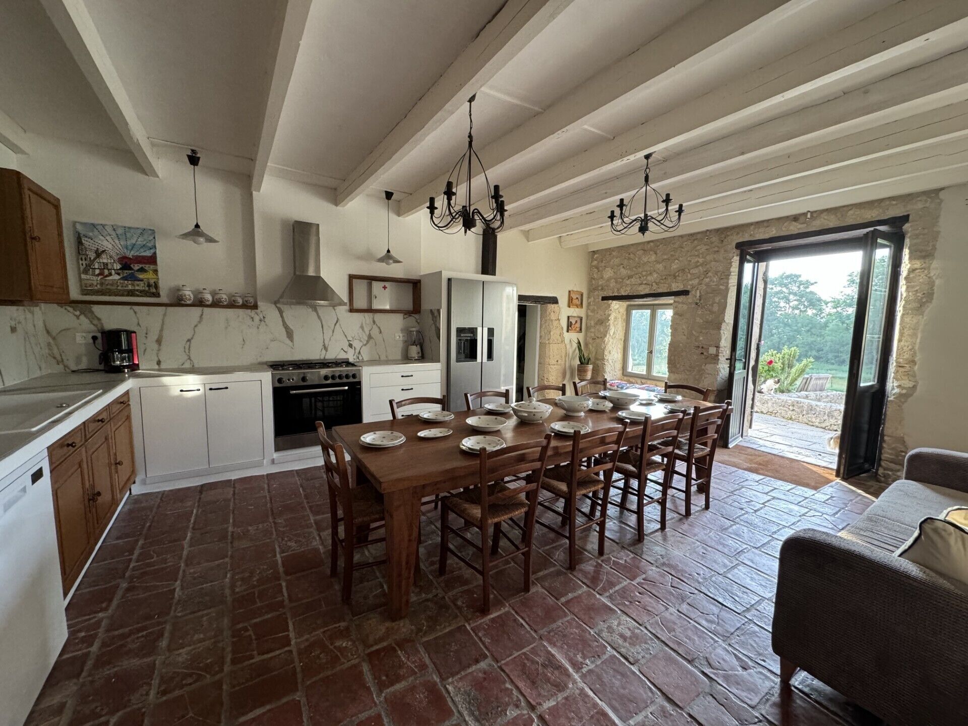 Fridge, oven, dishwasher, coffee/tea maker