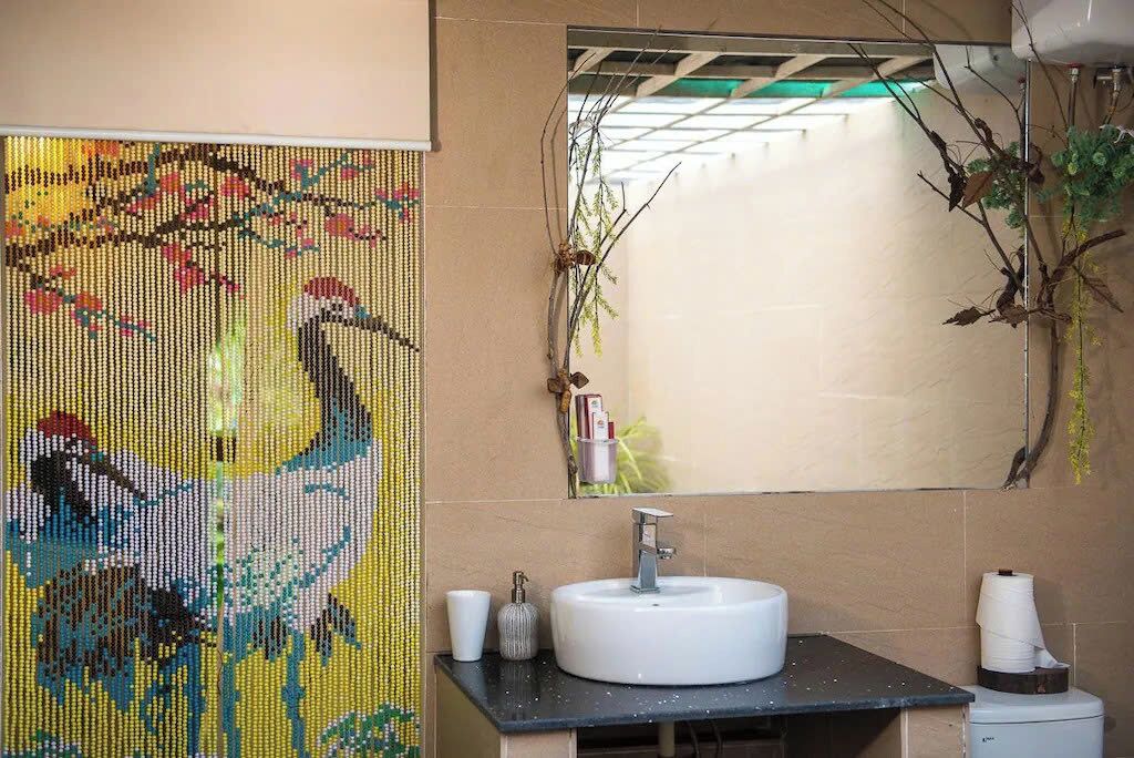 Bungalow, Courtyard View | Bathroom | Shower, hair dryer, towels, soap
