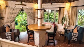 Bungalow, Courtyard View | Dining