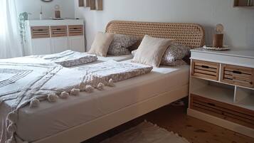 1 bedroom, iron/ironing board, WiFi, bed sheets