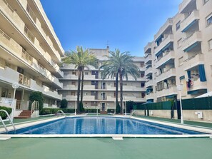 Pool Outdoor - LA PINEDA HOLIDAY APARTMENT by Interhome (La Pineda)