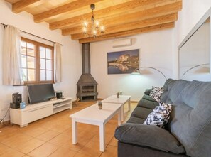 TV, fireplace - VILLA LORENZO MANACOR by PriorityVillas by Interhome (Porto Cristo)