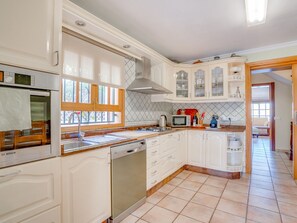 Kühlschrank, Mikrowelle, Ofen, Geschirrspüler