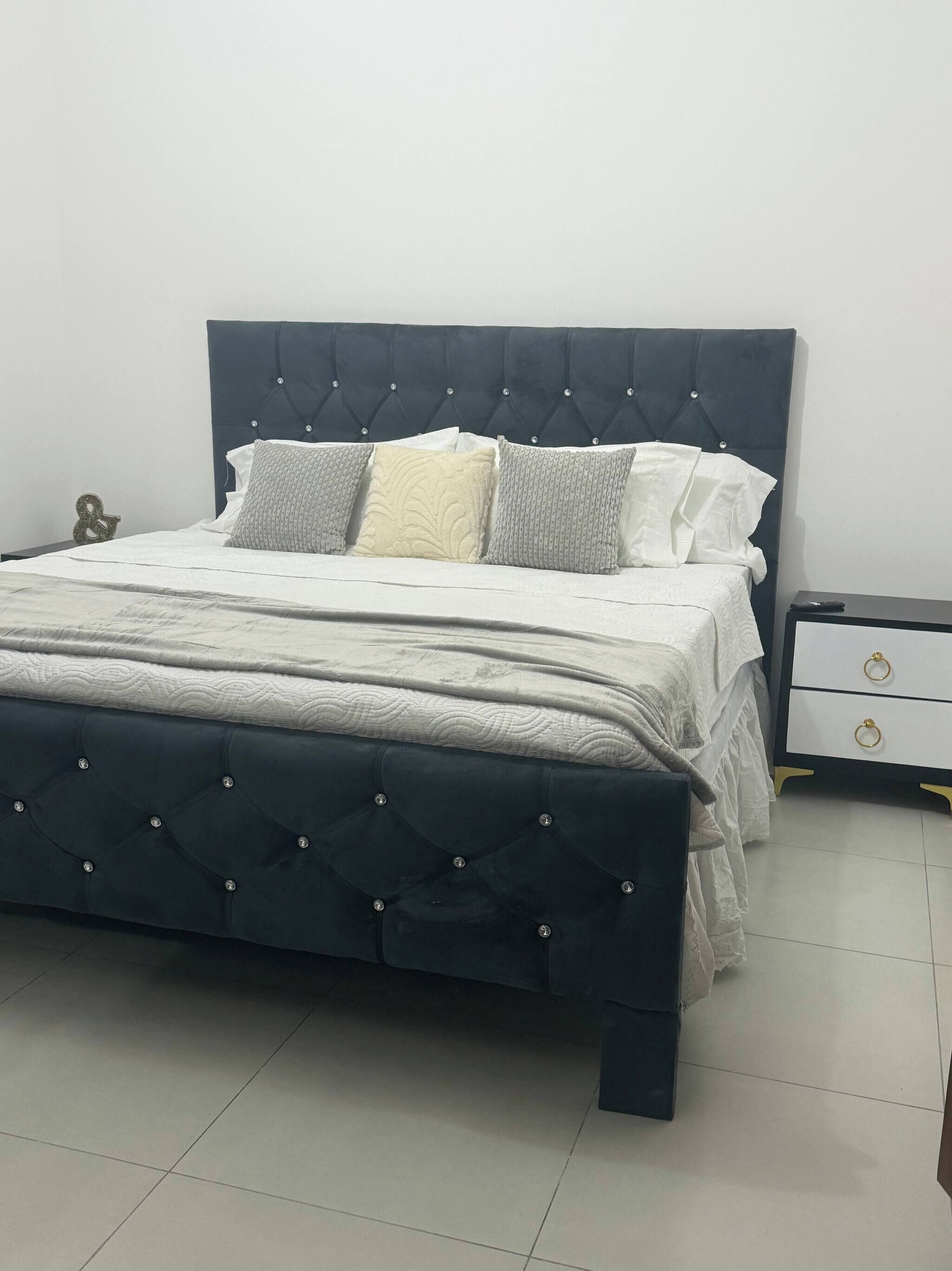 2 bedrooms, iron/ironing board, Internet, bed sheets